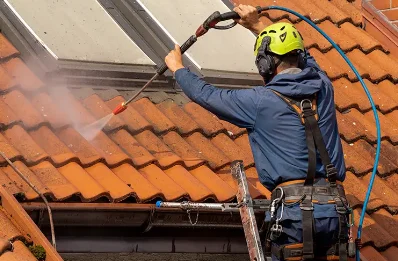 Démoussage et hydrofuge de toiture à Glomel